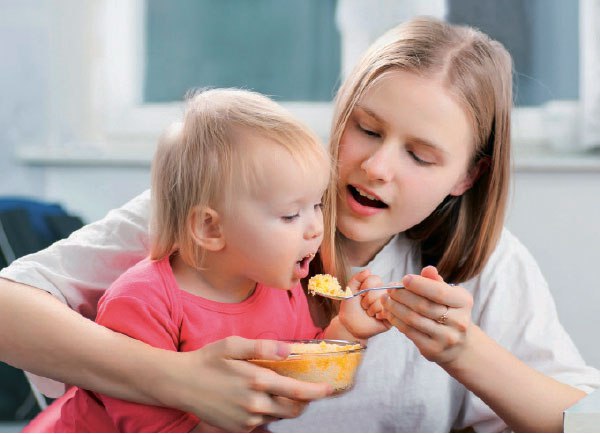 Учим ребенка кушать без слез